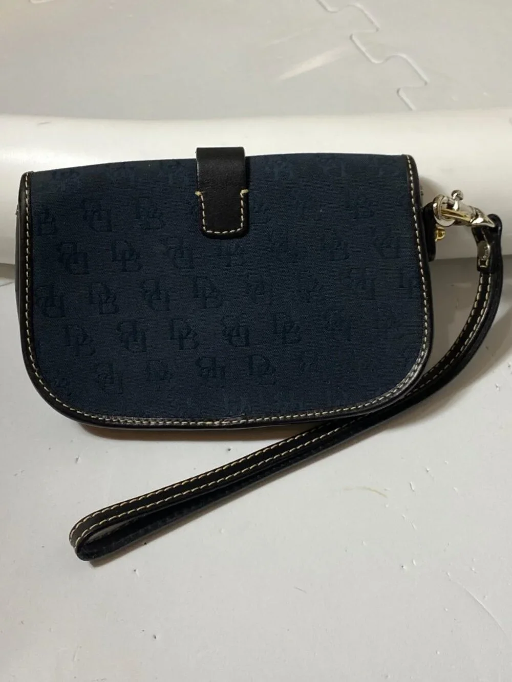 VINTAGE DOONEY & BOURKE 1975 Signature Monogram Flap Wristlet Clasp Clutch Navy